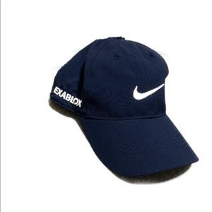 NWT Nike golf hat with embroidered side